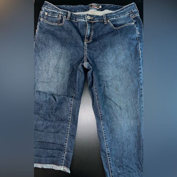 Torrid Crop Boyfriend Straight fringe hem jeans size 18 GUC - Picture 1 of 9